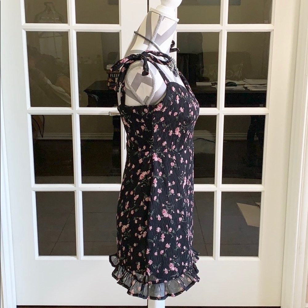 Missguided Floral plisse tie shoulder Dress - Picture 3 of 8
